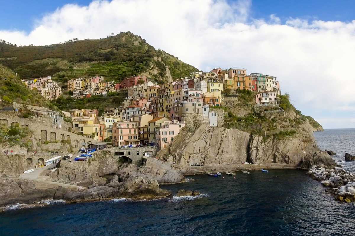 Panorama delle Cinque Terre, con i borghi e il mare sullo sfondo