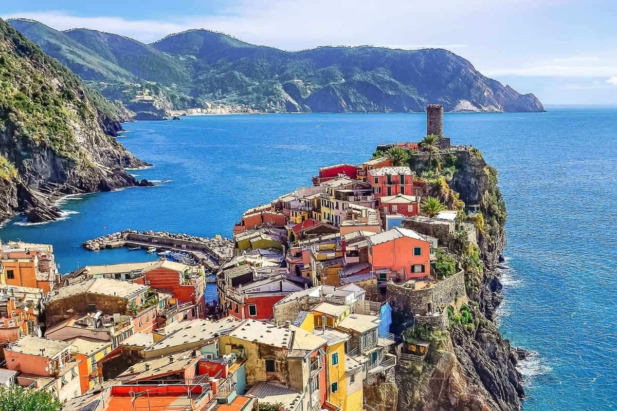 Vista panoramica di La Spezia con il Golfo e il lungomare Morin